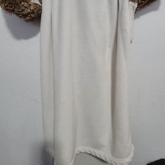 Pottery barn long robe faux fur white - Picture 4 of 12